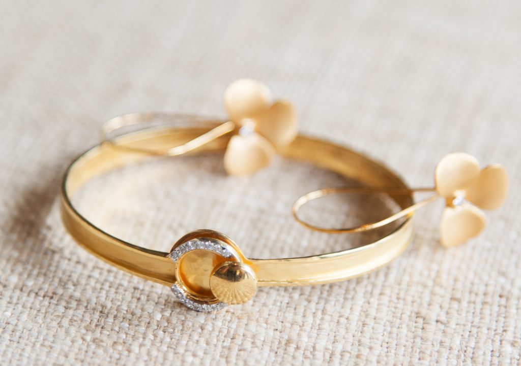 Pelto store bracelet and earrings