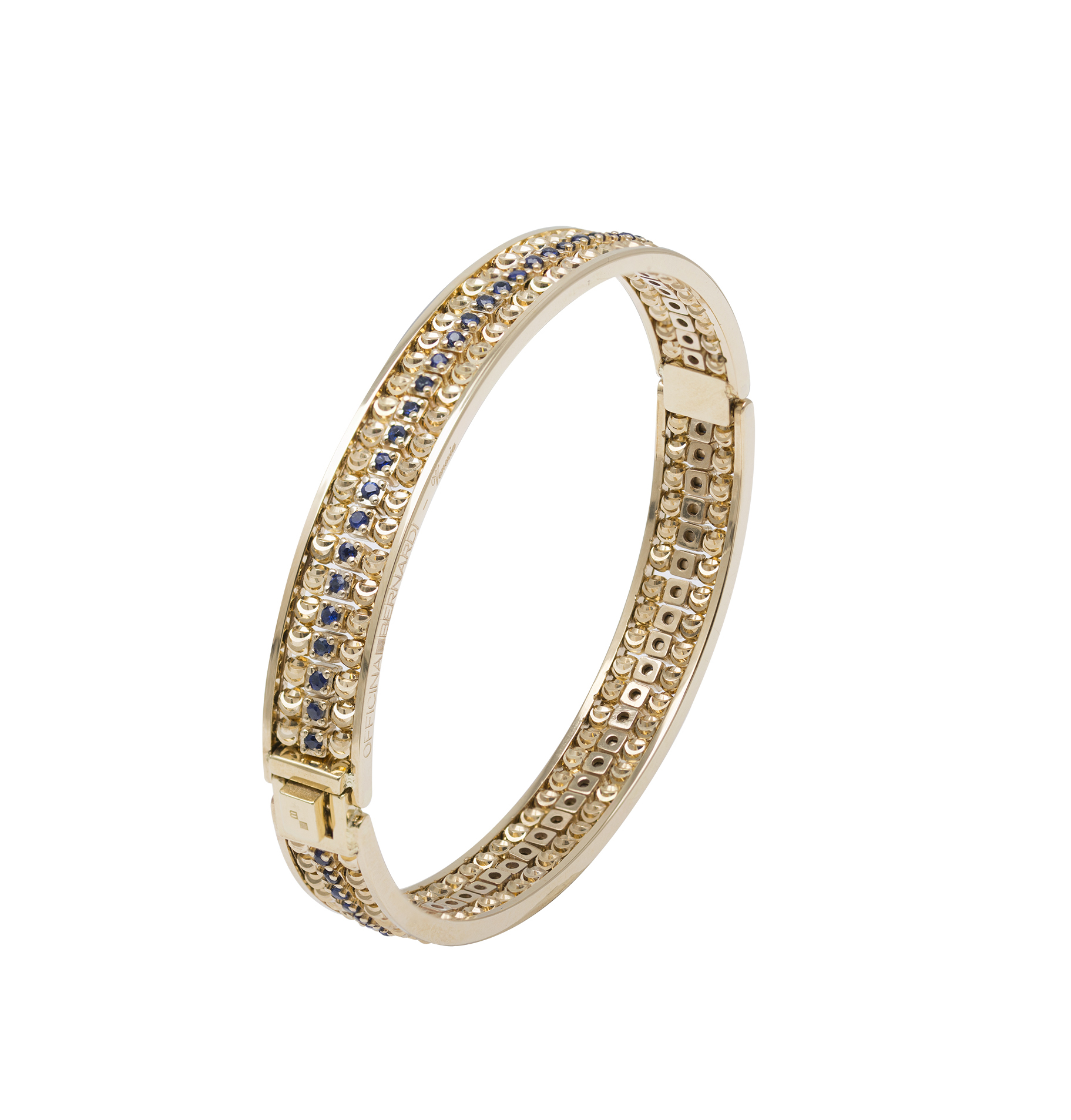 Bangle bracelet with blue sapphires