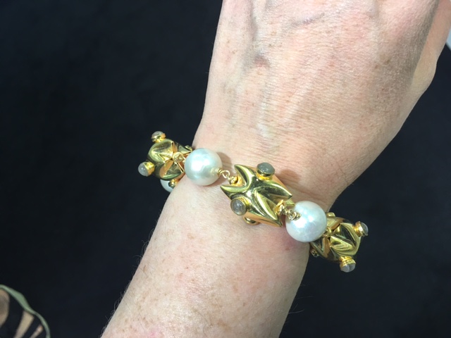 Gold plated brass bracelet with freshwater pearls and labradorite