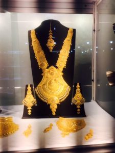 18K gold bridal jewelry by M.L. Kanhaiyalal Jewels at IIJS