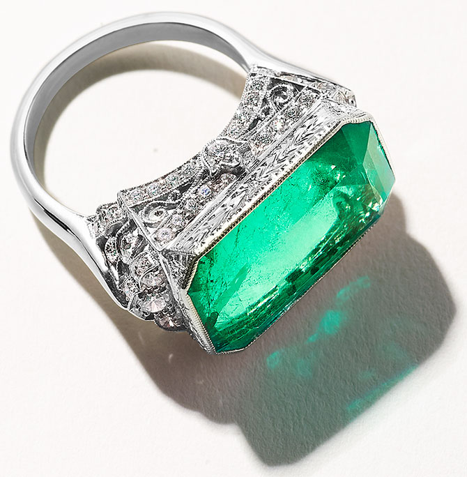 VTse emerald ring