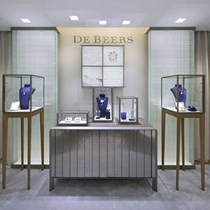 De Beers Diamond Jewellers Unveils New Store in Hong Kong – JCK