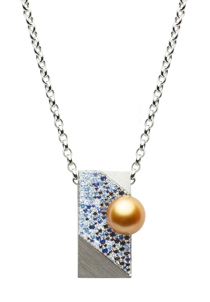 Jewelmer Les Amulettes pendant with blue sapphires