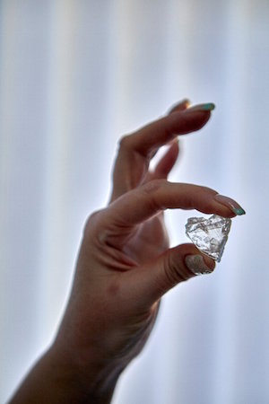 Alrosa hand heart