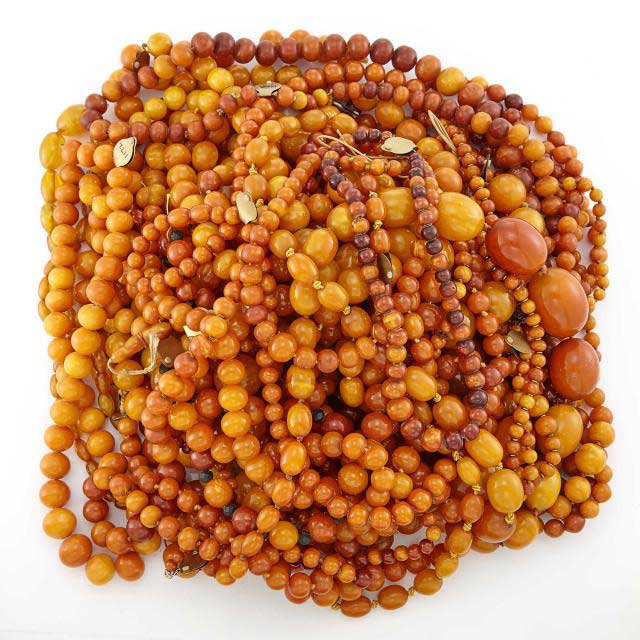 Linda Lee Johnson auction amber beads