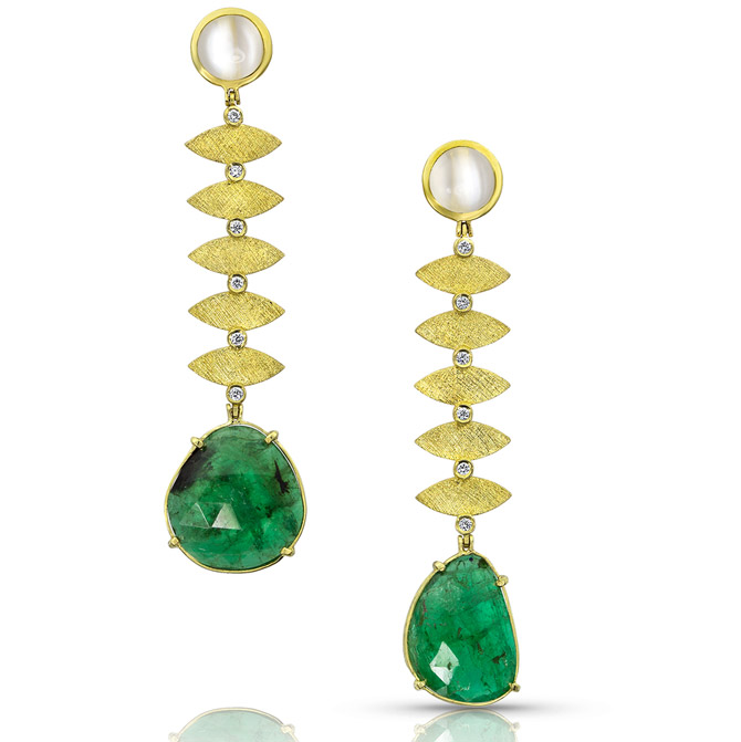Alishan Dancing Emeralds earrings