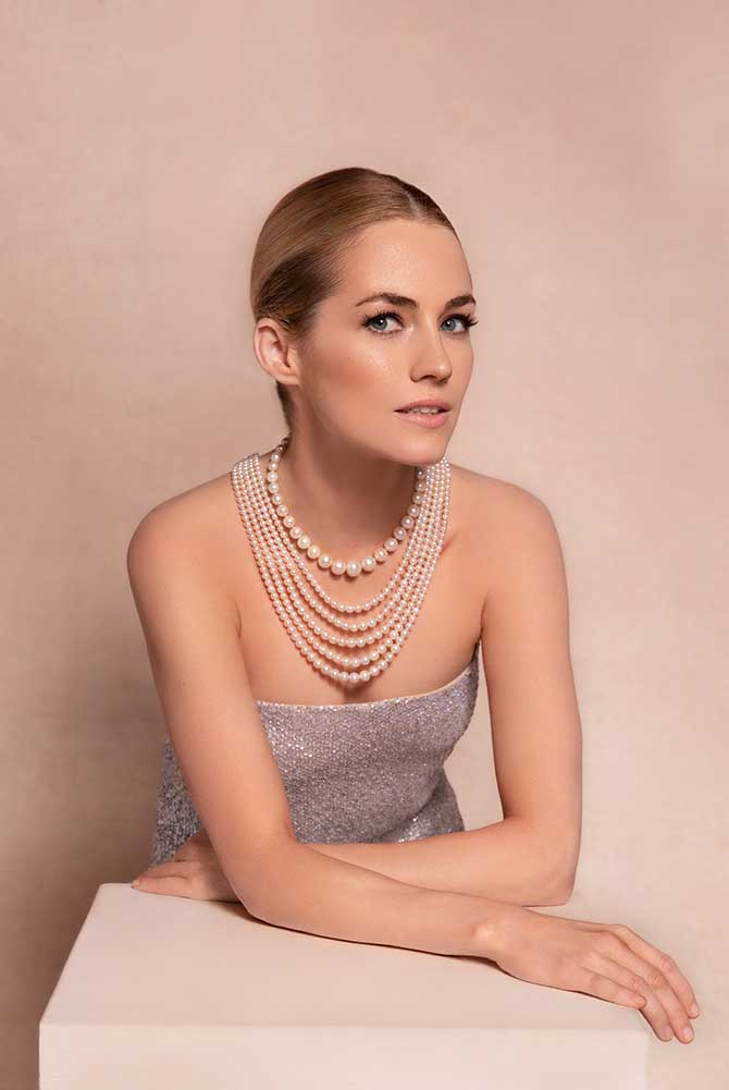 Amanda Hearst in Christies pearls