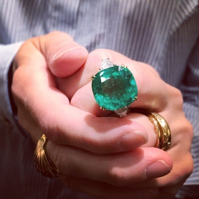 Material Good emerald ring
