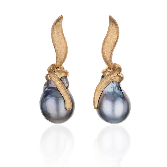 Yvel blue pearl earrings