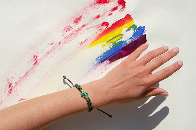 Auverture malachite braclet on rainbow background