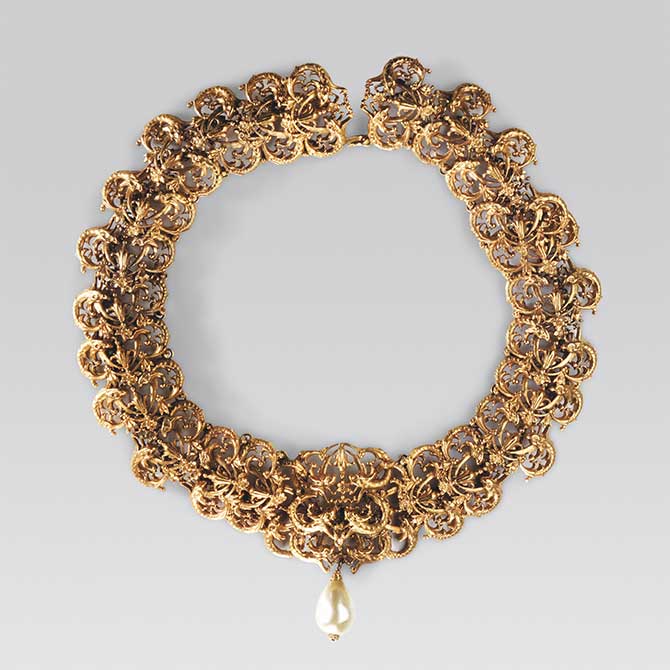 Chanel gold necklace with drop pearl