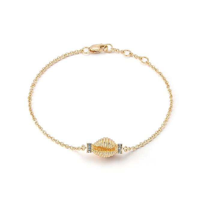 Renna thread and shell bracelet
