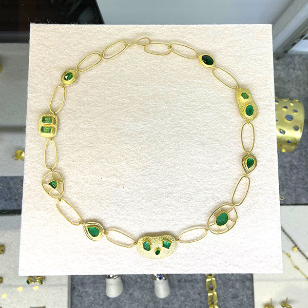 Petra Class emerald necklace