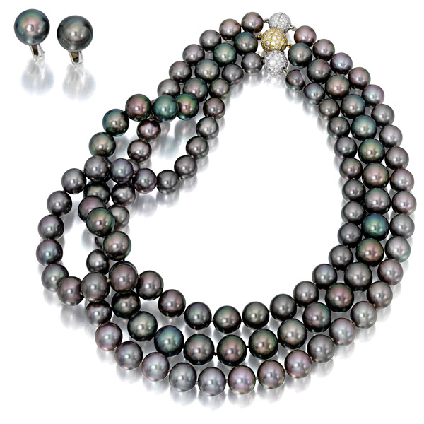 Vintage Black Stone Studded Pearl Necklace Set