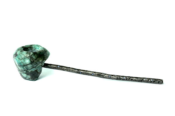 Ornamentum emerald pipe