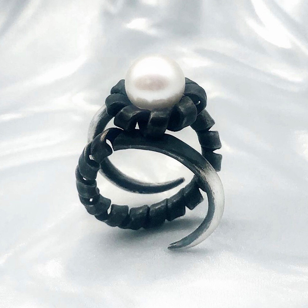 Sol Diaz silver and pearl ring
