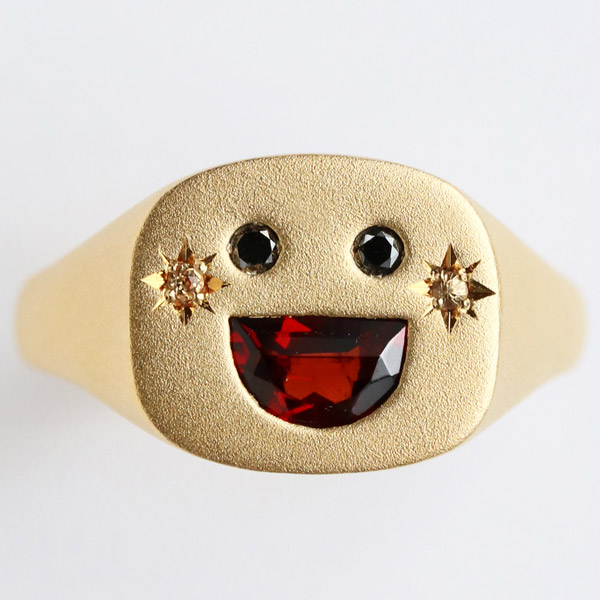 Komi smile signet ring