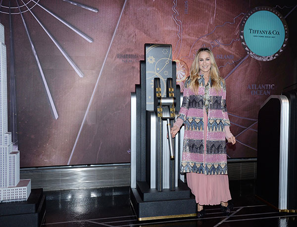 Sarah Jessica Parker lighting up the Empire State Building in Tiffany colors. (Photo credit: Michael Simon/startraksphoto.com; courtesy of Tiffany & Co.)