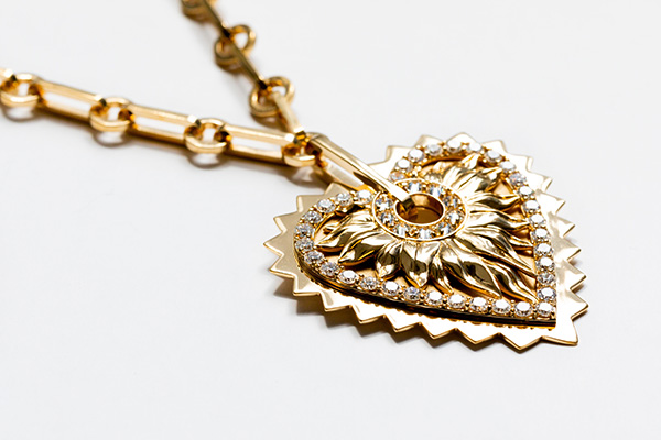 Auvere lotus heart necklace