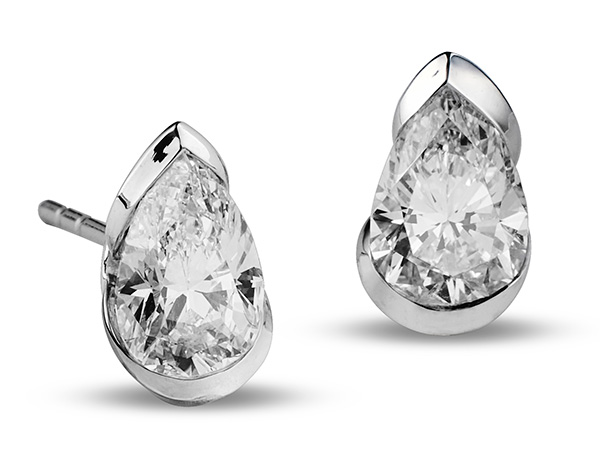 Reza pear cut diamond stud