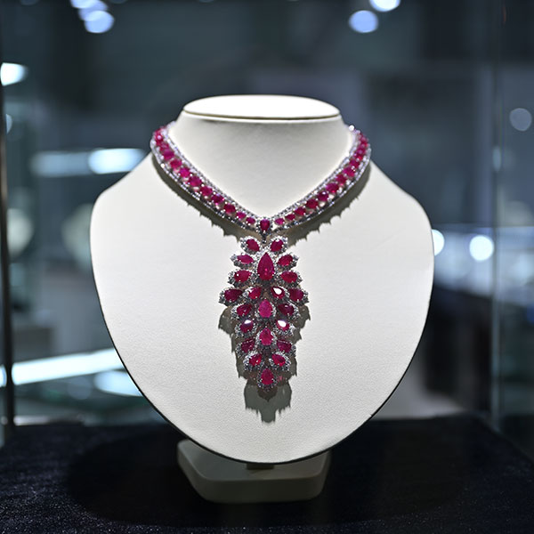 Beauty Gems ruby necklace