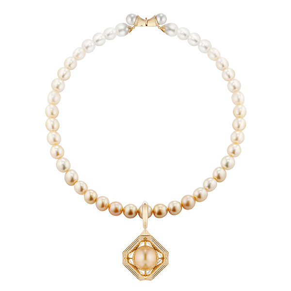 Renisis pearl necklace