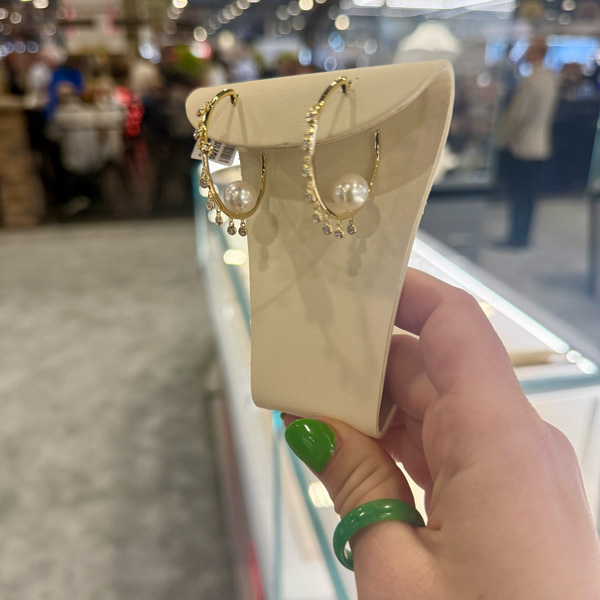 Mastoloni pearl hoops