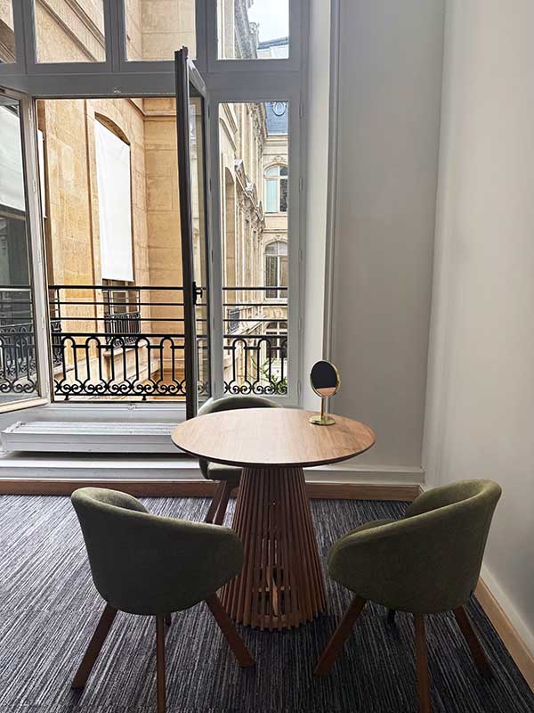 77 Diamonds table 77 Diamonds table