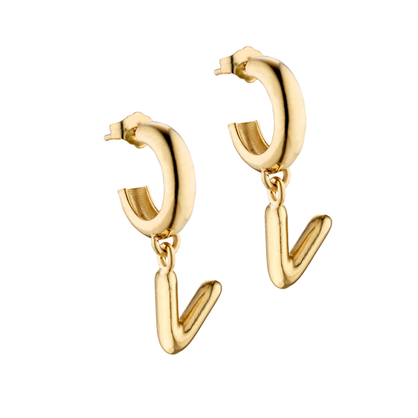 Elizabeth Moore V initial hoops