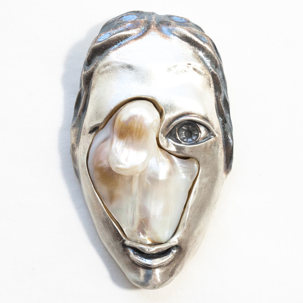 KK Wearable pearl face brooch KK Wearable pearl face brooch