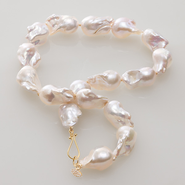 Paris Lilly baroque necklace