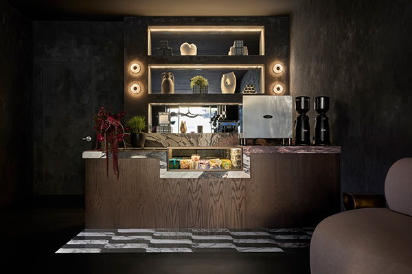 Jennifer Fisher bar Tim