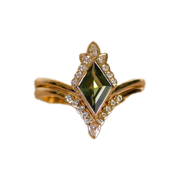 Chouette green sapphire ring