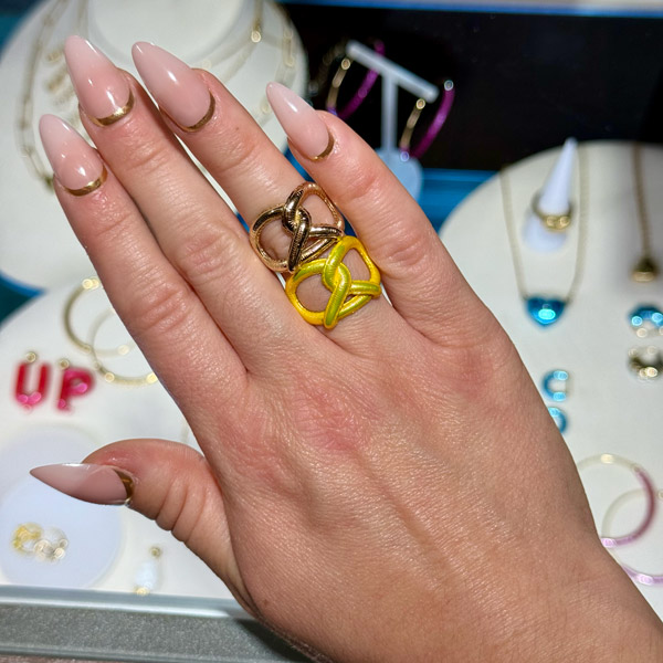 Tacit pretzel rings