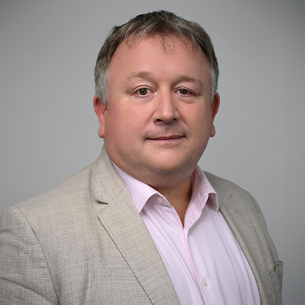 De Beers CFO for Brands and Consumer Markets Steps Down