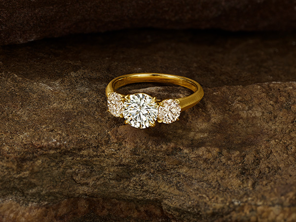 De Beers Desert diamonds bridal campaign 3-stone ring De Beers Desert diamonds bridal campaign 3-stone ring