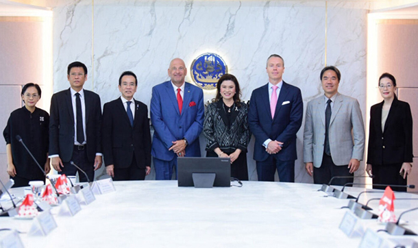 AGTA and Thai photo