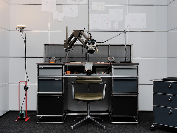 Bernard James USM desk Bernard James USM desk
