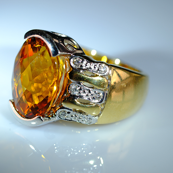An Oval Citrine Ring
