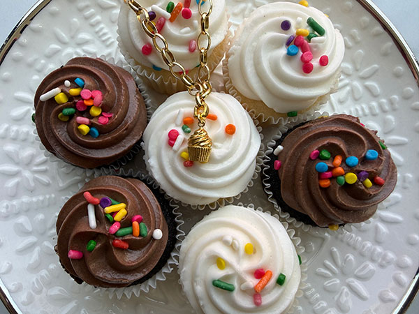 Delicacies Dorie cupcake